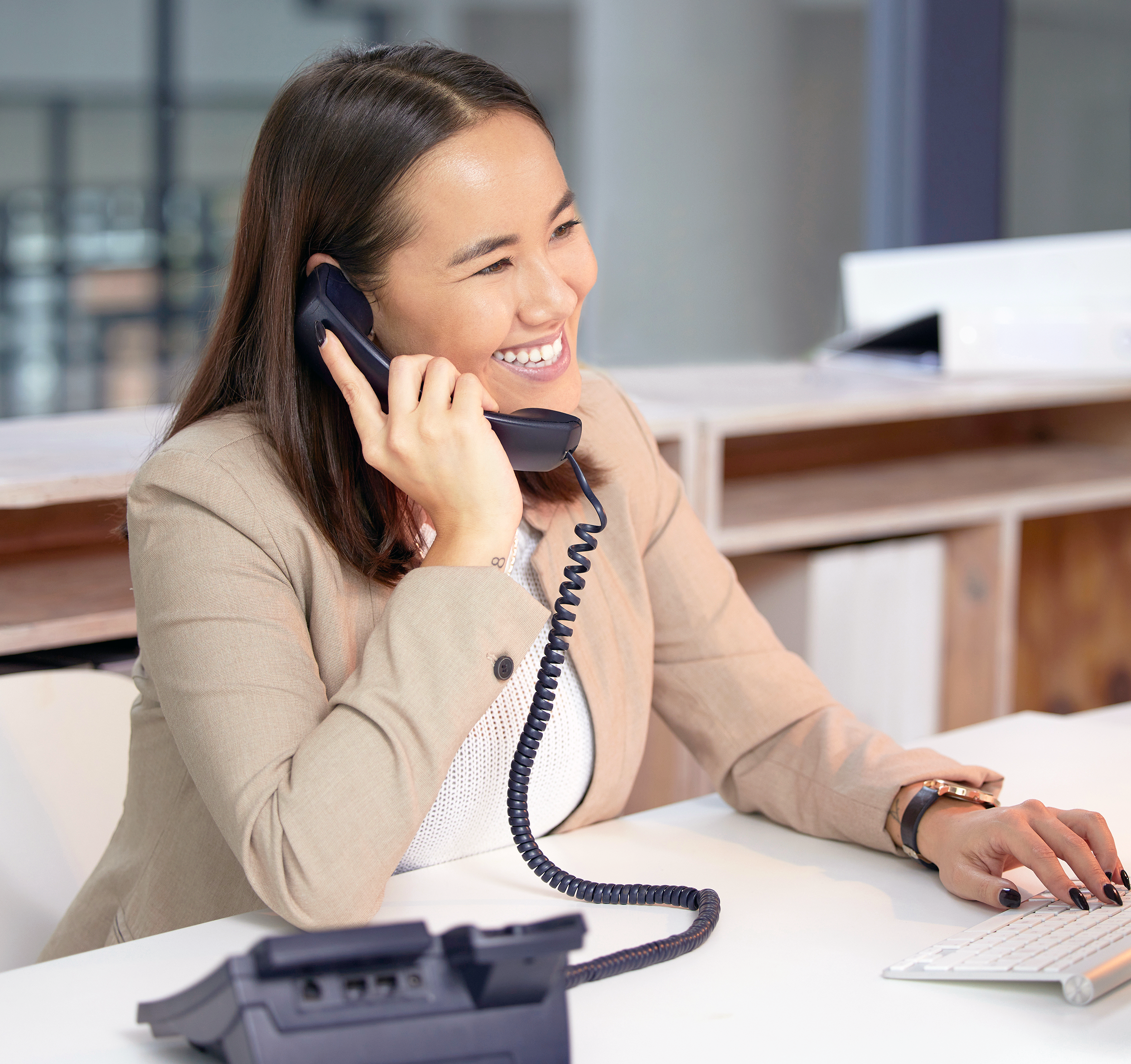 Virtual receptionist answering calls